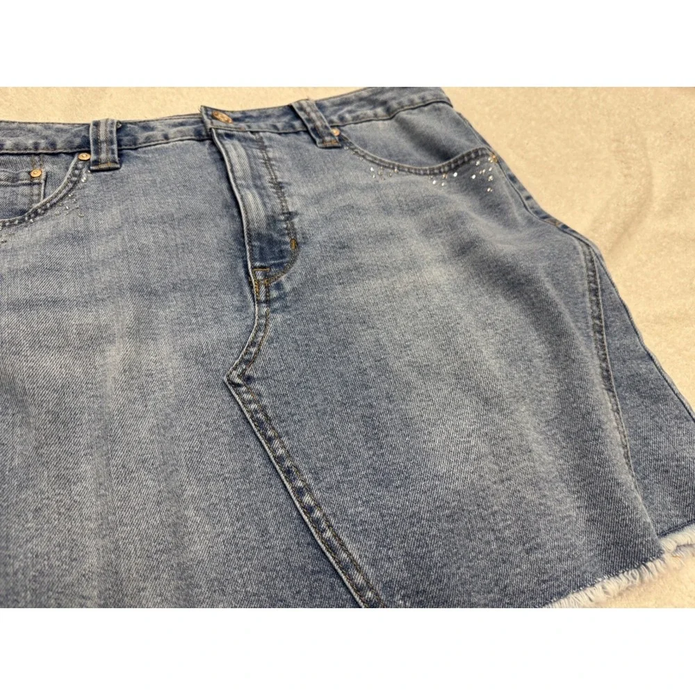 Seven7 Womens Blue Denim Mini Skirt Rhinestone Distressed Raw Hem Size 12 - Picture 2 of 9